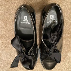White Mountain Oxford Shoes